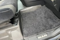 MAN TGX 2020– Textilní autokoberce Deluxe (černé) fotografie 2