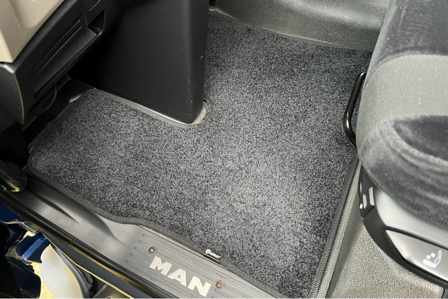 MAN TGX 2020– Textilní autokoberce Deluxe (černé) Image