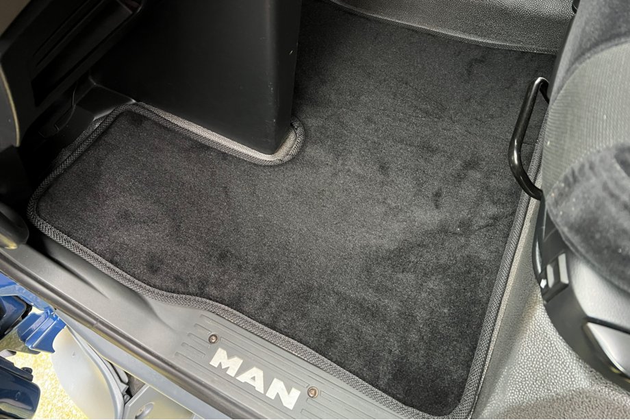 MAN TGX 2020– Textilní autokoberce Premium (černé) Image
