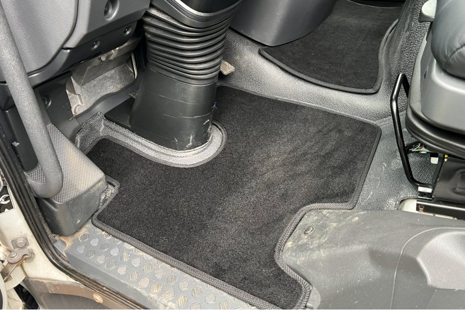 Mercedes Atego 2013– Textilní autokoberce Classic (černé) Image