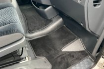 Mercedes Atego 2013– Textilní autokoberce Deluxe (černé) fotografie 2