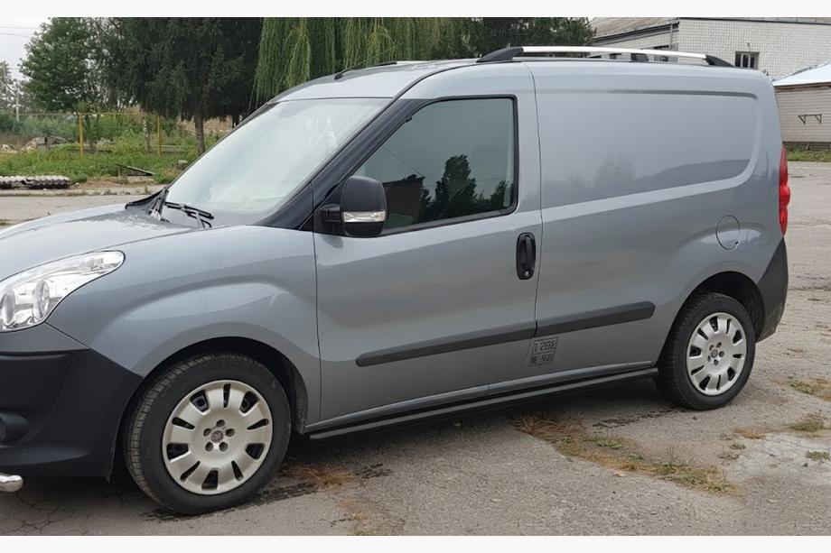 Opel Combo 2012–2018 Boční trubky Black (2 ks, nerez) 60 mm, standardní základna Fotografie 2