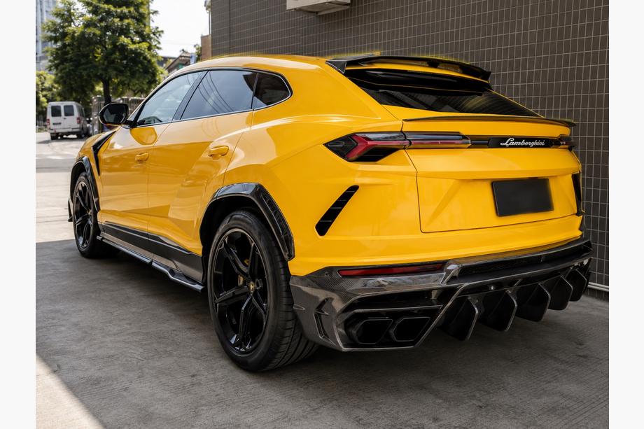 Lamborghini Urus 2018– Kompletní bodykit MNSR Carbon (pro 2018-2022) Fotografie 5