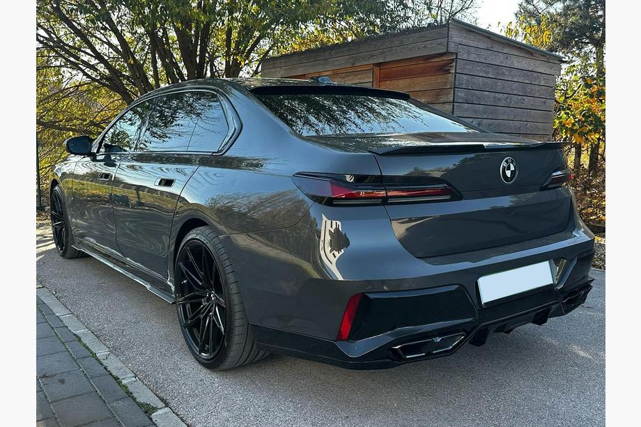 BMW řada 7 G70/G71 2022– Spoiler Image