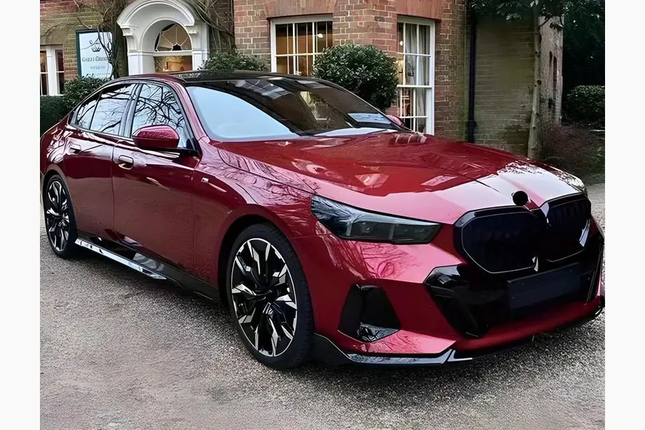 BMW řada 5/i5 G60/G60E/G61 2023– Lip spoiler na přední nárazník, lesklá černá (pro M-Sport) Image