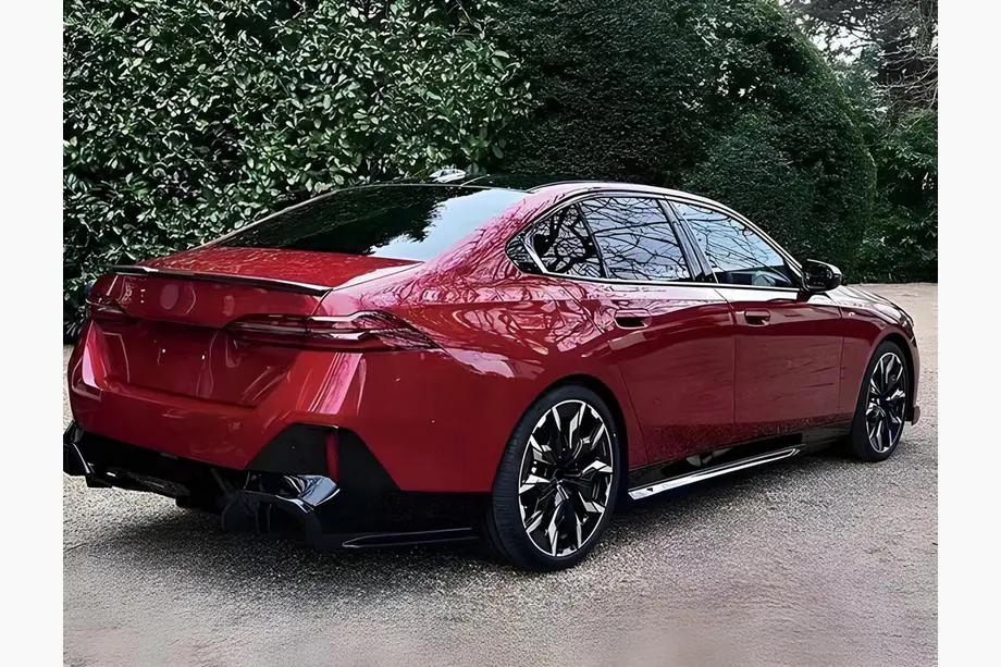 BMW řada 5/i5 G60/G60E/G61 2023– Kryty prahů (pro prahy M-Sport) Image