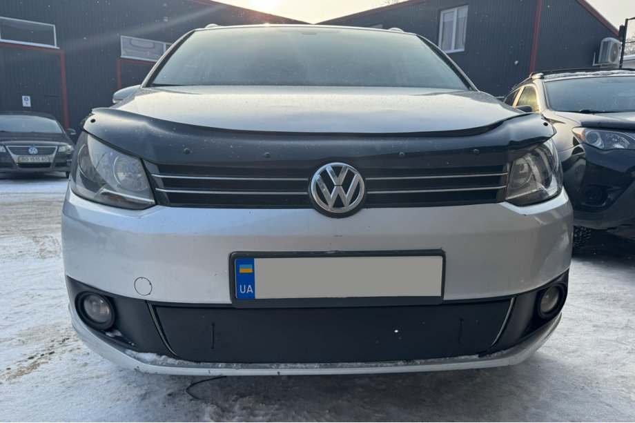 Volkswagen Touran 2010–2015 Zimní clona do spodní mřížky chladiče Fotografie 5