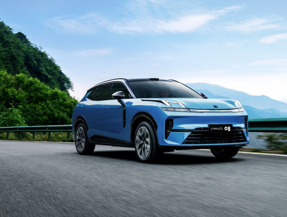Lynk & Co 08: recenze prémiového plug-in hybridního crossoveru