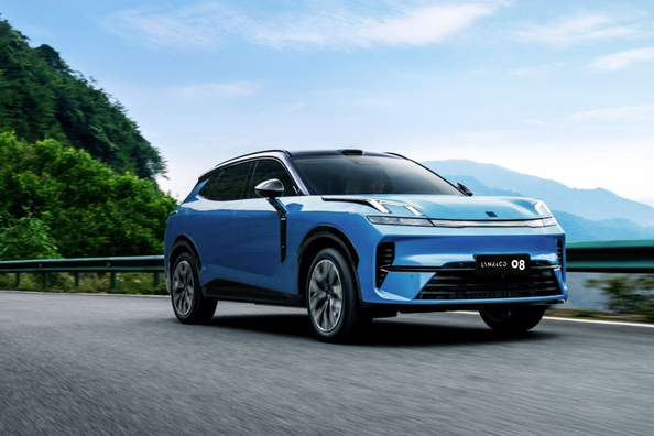 Lynk & Co 08: recenze prémiového plug-in hybridního crossoveru