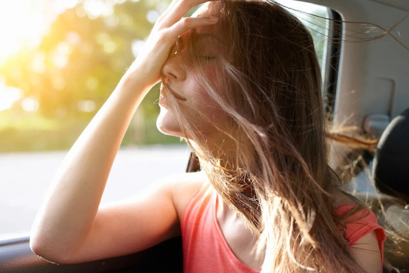 Proč je v autě nevolno? Příčiny nevolnosti za volantem a jak ji řešit