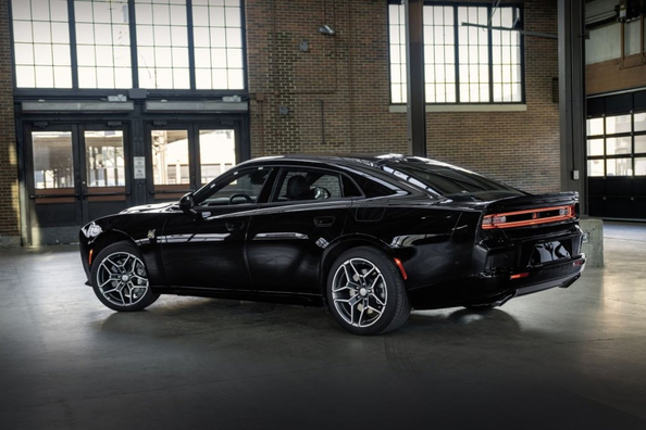 Čtyřdveřový Dodge Charger VIII: přehled moderního muscle caru