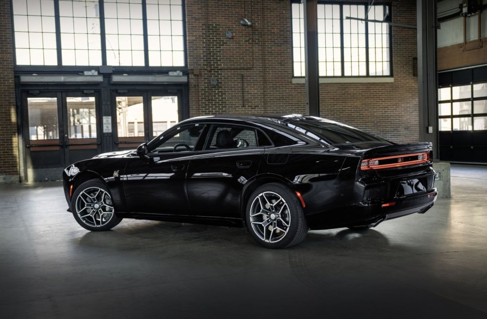 Čtyřdveřový Dodge Charger VIII: přehled moderního muscle caru
