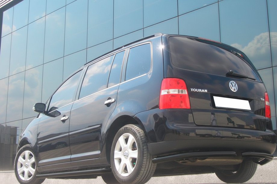 Volkswagen Touran 2003–2010 Zadní rohy AK003 Black (2 ks, nerez) Fotografie 2