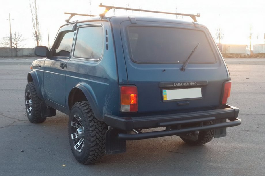 Lada Niva a Urban 1977– Zadní ochranný rám AK002 double Black Image