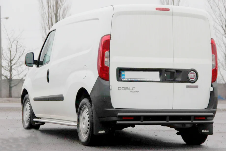 Fiat Doblo II 2010–2022 Zadní ochranný rám AK002/1 – dvojitý, černý (nerez) Image