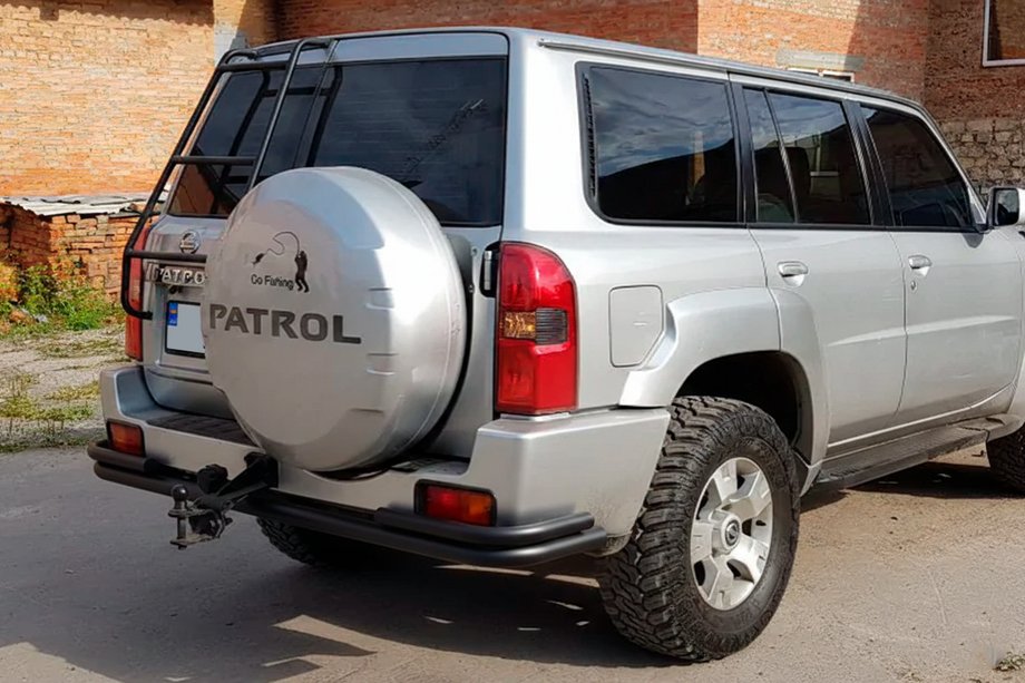Nissan Patrol Y61 1997–2011 Zadní ochranný rám AK005-3 Black (nerez) Fotografie 3