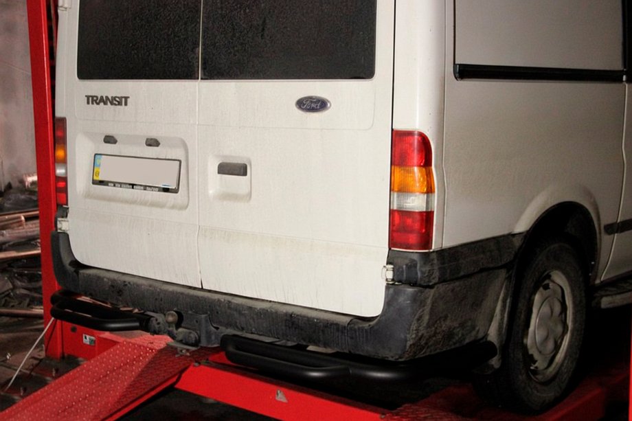 Ford Transit 2000–2014 Zadní ochranný nášlap AK-Special Black (nerez) Image