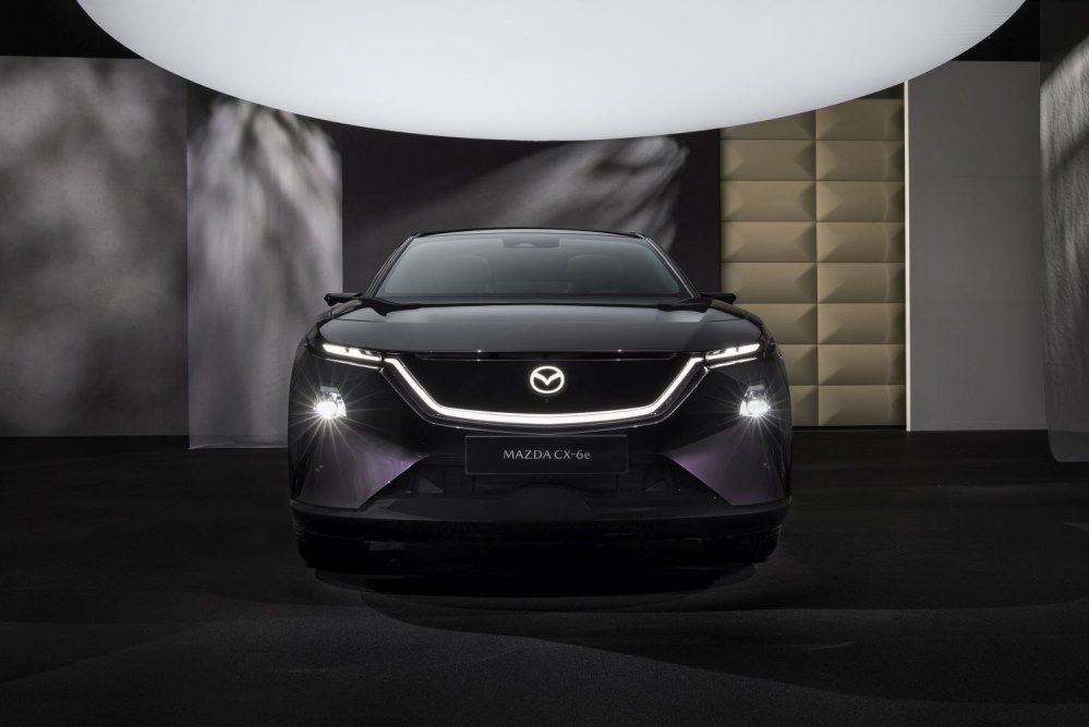 Recenze Mazda CX-6e 2026: Elegance v elektrickém provedení