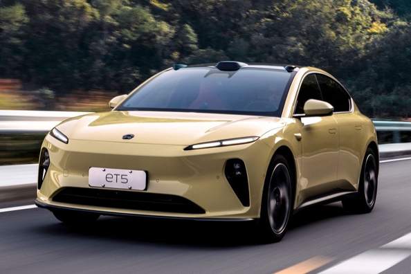 Recenze NIO ET5: chytrý elektrický sedan s dojezdem až 1000 km Fotografie 2