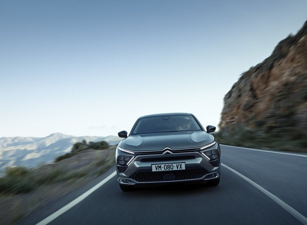 Recenze Citroën C5 X Hybrid: komfortní cross-liftback s mild-hybridem