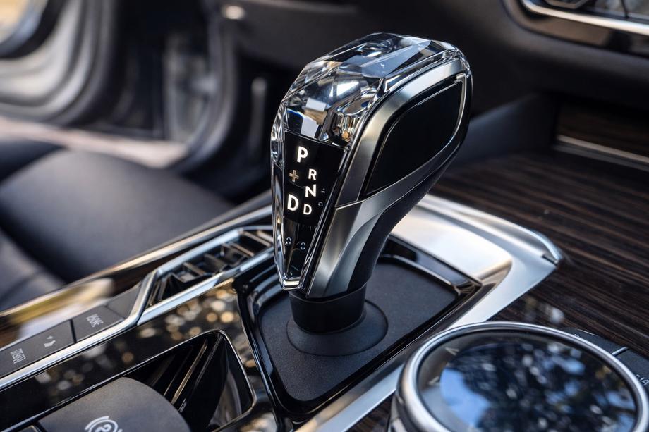BMW řady 6 G32 2017– Sada křišťálových prvků interiéru (volič automatické převodovky + tlačítka) Image
