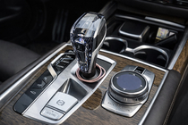 BMW X3 G01 2018– Sada křišťálových prvků interiéru (volič automatické převodovky + tlačítka) fotografie 3