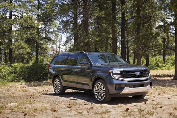 Recenze Ford Expedition MAX: plnohodnotné SUV pro velkou rodinu