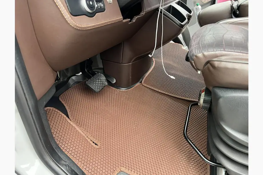 Mercedes Sprinter W907/W910 2018– Gumové autokoberce Carsuit V2 (Hnědé) Image