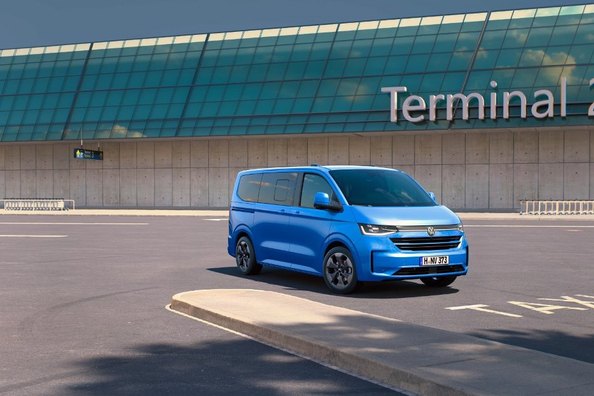 Recenze Volkswagen Caravelle T7 (2025): praktický minivan business třídy