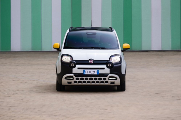 Recenze Fiat Pandina: modernizovaný městský hatchback s mild-hybridním systémem Fotografie 2