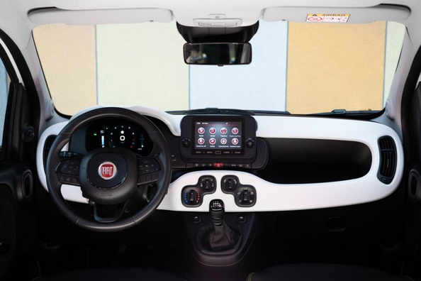 Recenze Fiat Pandina: modernizovaný městský hatchback s mild-hybridním systémem Fotografie 5
