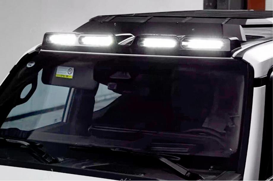 Toyota Land Cruiser Prado 250 2023– Kšilt čelního skla s LED (černý) Image