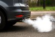Proč auto kouří bílým kouřem: příčiny a co dělat fotografie 1