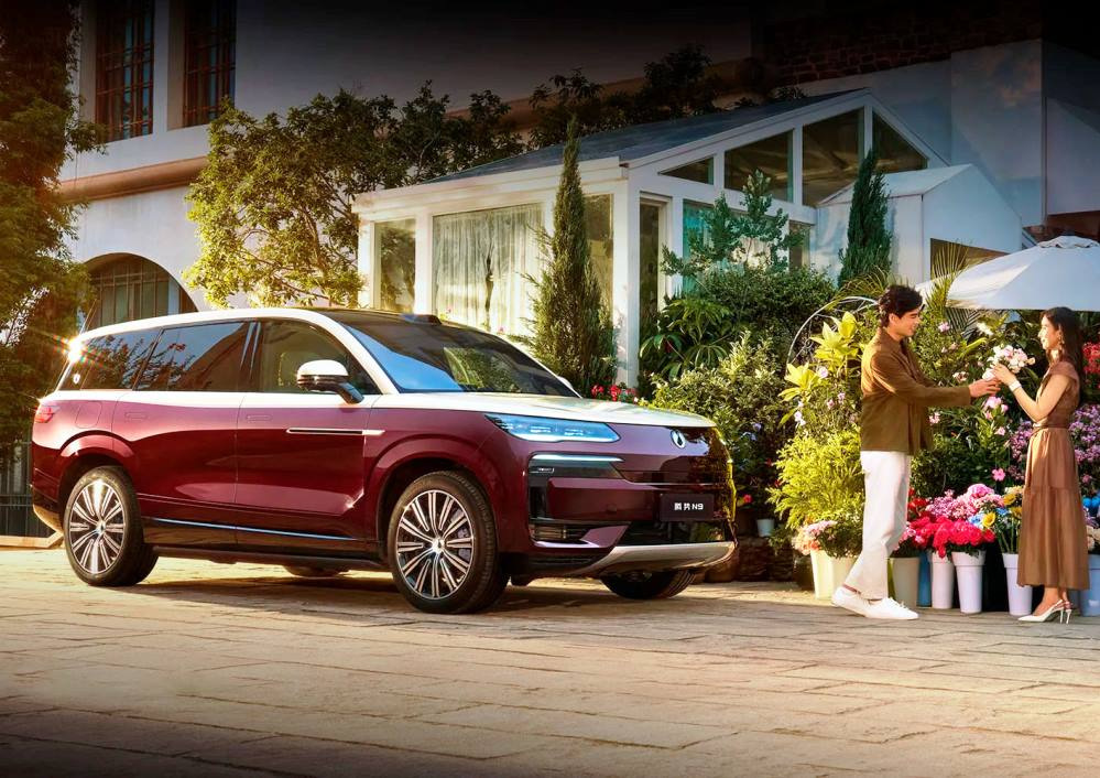 Test Denza N9 Plug-in Hybrid: vlajkový hybridní obr od BYD