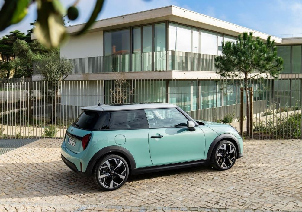 Recenze MINI Hatchback 3-door (F66): nová generace
