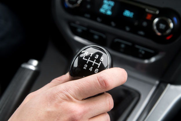 Jak řídit auto s manuální převodovkou: kompletní průvodce