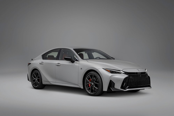 Lexus IS (XE30, facelift 2025): přehled prémiového sportovního sedanu