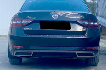 Skoda Superb 2015–2024 Chromované krytky konců zadního nárazníku Carmos (2 ks, nerez) fotografie 3