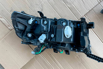 Toyota Land Cruiser 200 2007–2021 Přední světlomety 2016+ (Standard, použité) fotografie 10