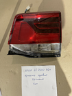 Toyota Land Cruiser 200 2007–2021 Zlevněné: Zadní pravé vnitřní zadní světlo 2016-2021 (OEM standard) (na víko kufru) (prasklé) fotografie 2