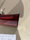 Toyota Land Cruiser 200 2007–2021 Zlevněné: Zadní pravé vnitřní zadní světlo 2016-2021 (OEM standard) (na víko kufru) (prasklé) fotografie 1