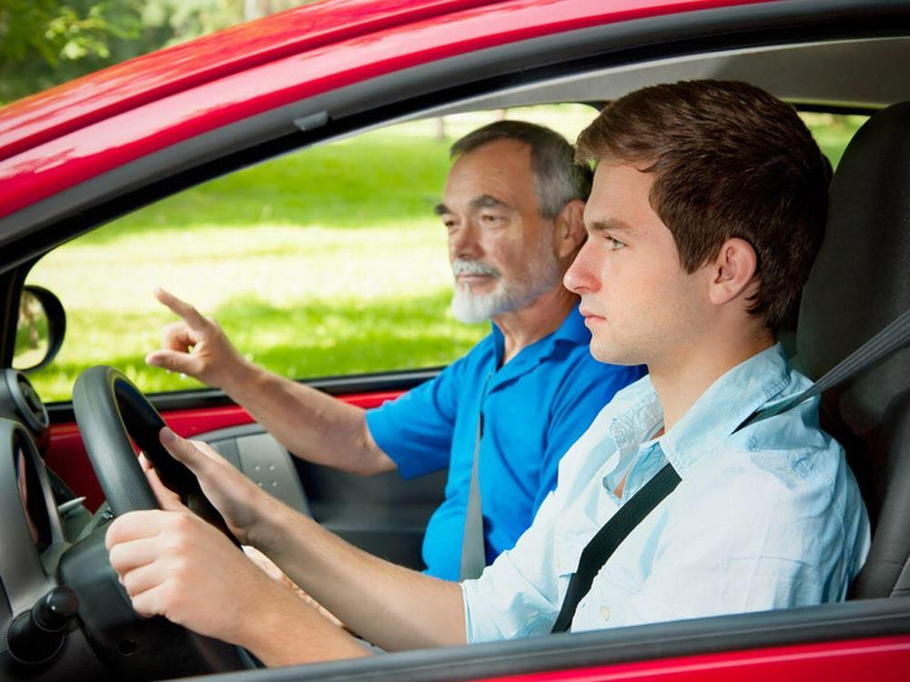 Jak se naučit řídit auto?