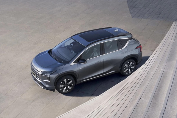 Přehled Mitsubishi Airtrek: elektrické kompaktní SUV Fotografie 2