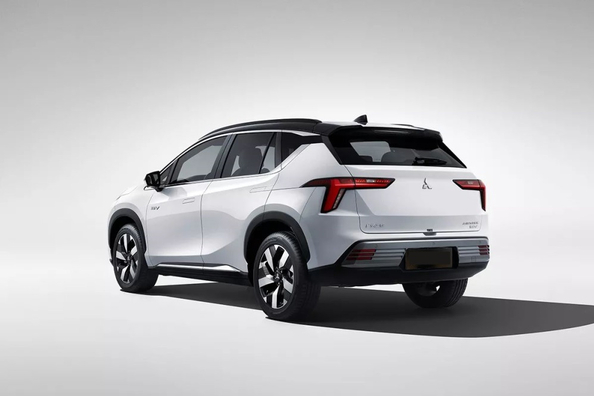 Přehled Mitsubishi Airtrek: elektrické kompaktní SUV Fotografie 4
