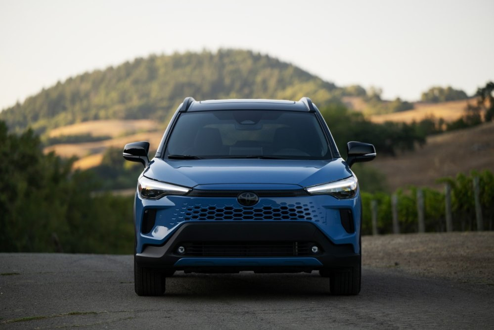 Toyota Corolla Cross facelift 2024: recenze kompaktního rodinného crossoveru