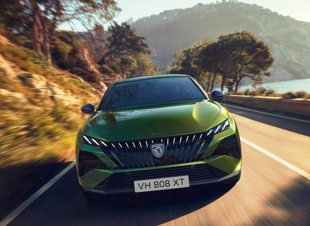 Omlazený Peugeot 408 (2026): stylový liftback s elektrifikací