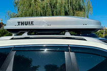 Nissan X-trail T32/Rogue 2014–2021 Střešní nosič (příčníky) na podélné ližiny OEM (2 ks) Šedá fotografie 6