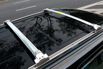 Toyota Land Cruiser 200 2007–2021 Střešní nosič (příčníky) na podélné ližiny OEM (2 ks) fotografie 1