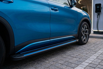 BYD Atto 3 2021– Boční nášlapy Maya Blue (2 ks, hliník) fotografie 1