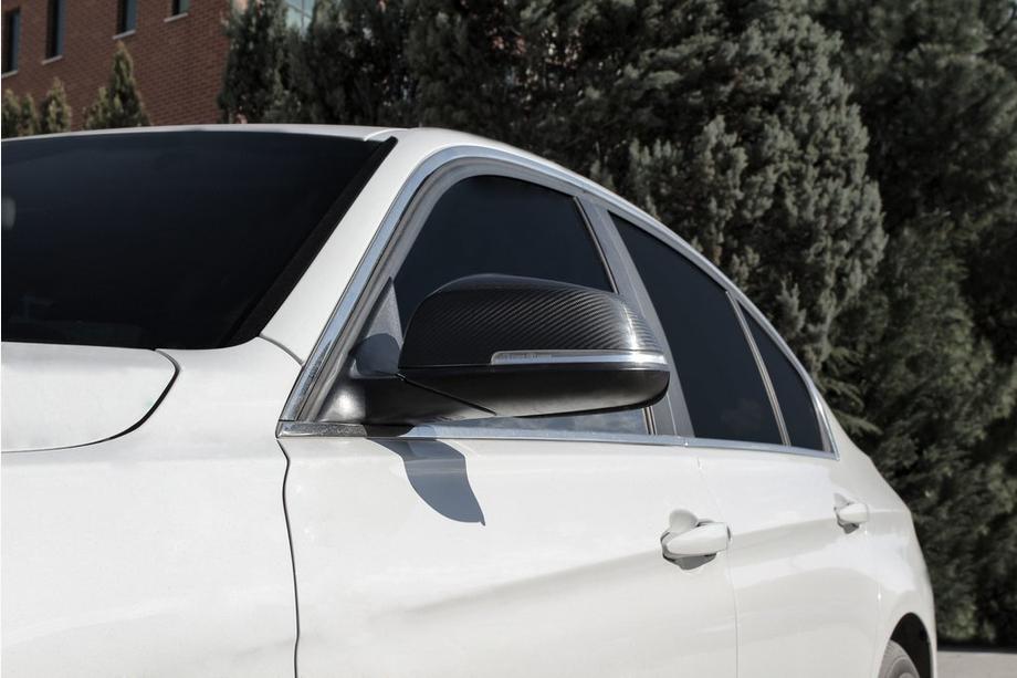 BMW řada 1 F20/F21 2011–2019 Kryty vnějších zrcátek (2 ks, pravý karbon) Fotografie 3